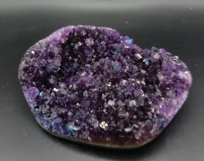 Amethyst Stufe in bester Farbe poliert mit Standfläche