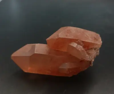 Bergkristallstufe Tangerine (Mandarinen Quarz)