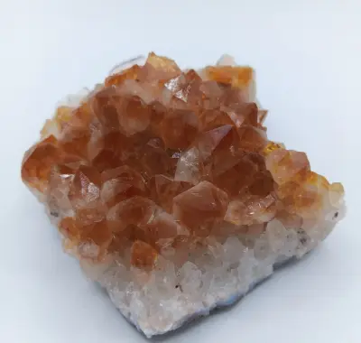 Citrin Stufe in schöner Farbe