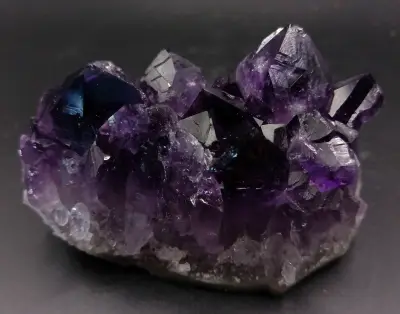 Amethyst Stufe in bester Qualität und Kristalle teils Schleif Qualität