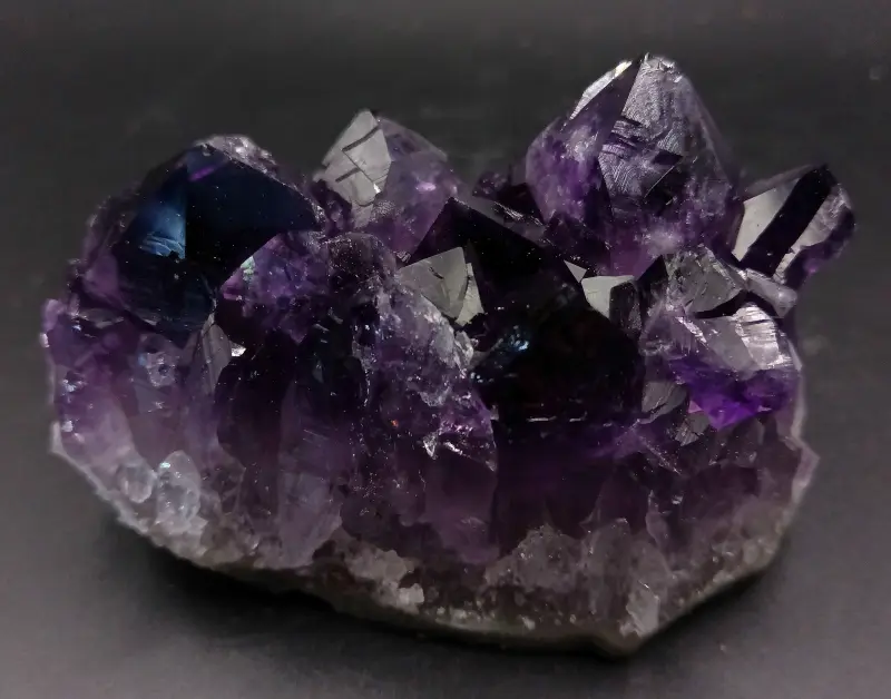 Amethyst Stufe in bester Qualität und Kristalle teils Schleif Qualität