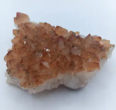 Citrin Stufe in schöner Farbe