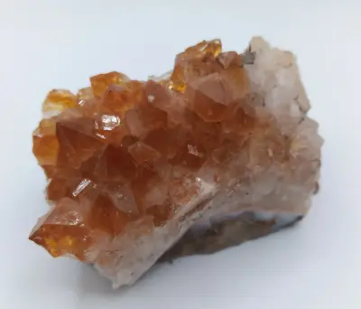 Citrin Stufe in schöner Farbe