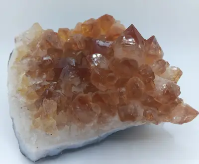 Citrin Stufe in sehr schöner Farbe und Kristallausprägung