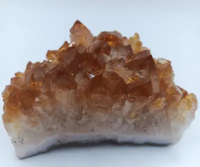 Citrin Stufe in sehr schöner Farbe